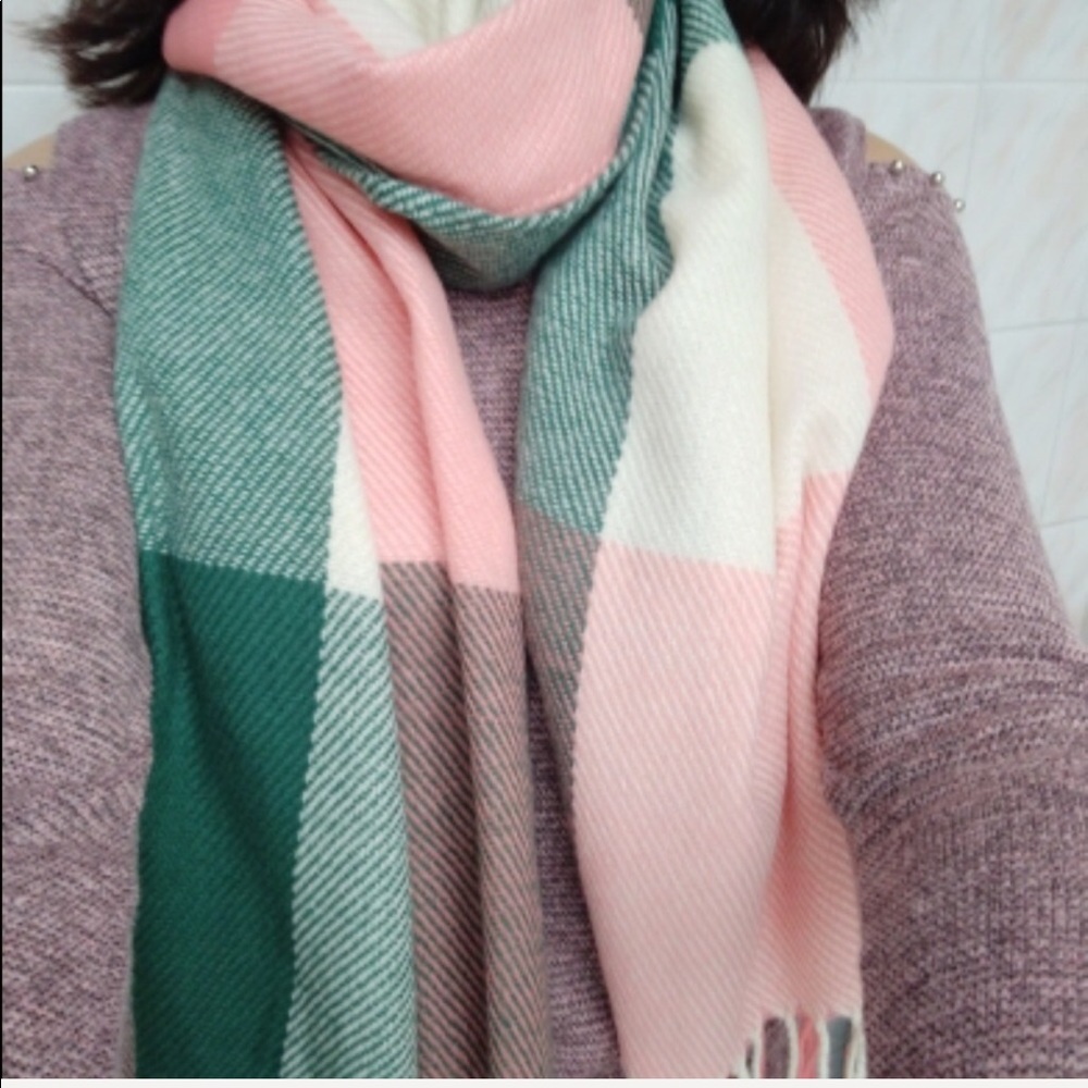 Plaid scarf in two colors! - Picture 6 of 7